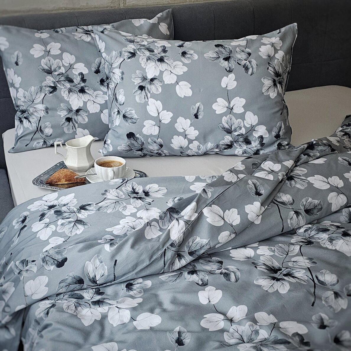 Gėlėti MAKO Satino užvalkalai pagalvėms DREAM GREY Gėlėti MAKO Satino užvalkalai pagalvėms DREAM GREY